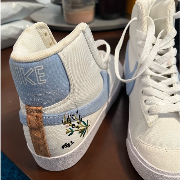 Nike Indigo Sneakers - Picture 2 of 3